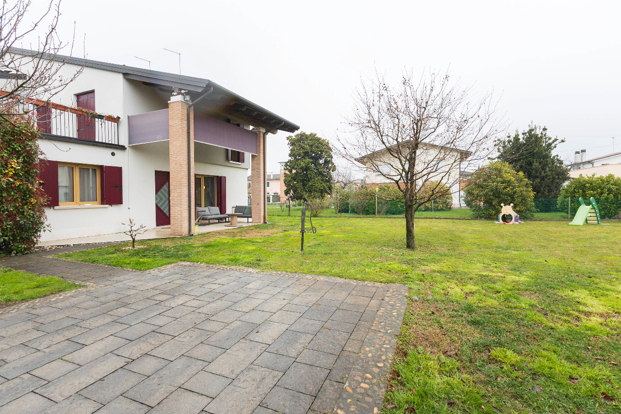 Casa Bifamiliare/Schiera in vendita a Silea